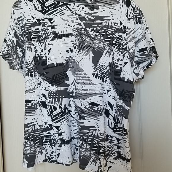 Black and white t-shirt, 3x - Picture 3 of 4